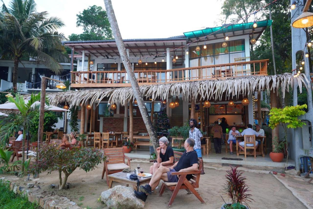 Hotel Muthu Sea View Hiriketiya à Dikwella Extérieur photo